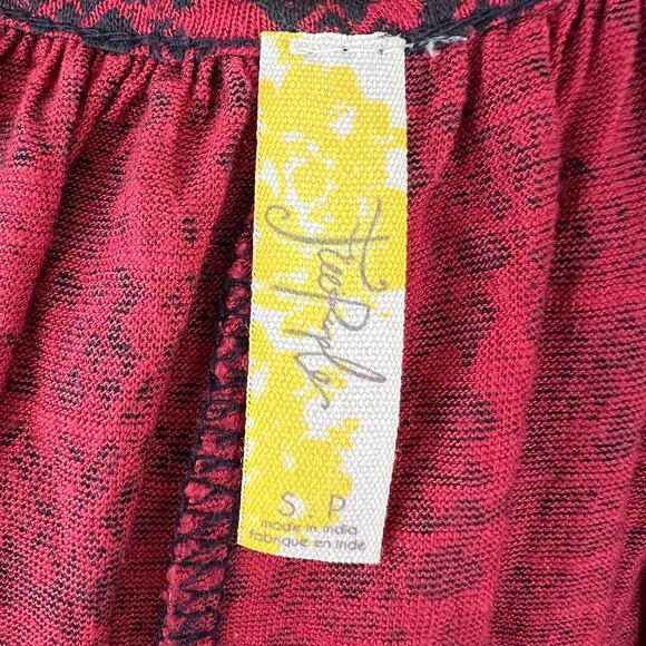 FREE PEOPLE Burgundy Blouse Viscose Asymmetric Printed Back Double Dutch S Small - Picture 6 of 8
